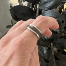 Load image into Gallery viewer, CARBON Spinner Ring
